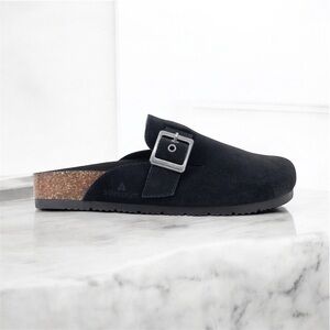 Staheekum Black Crescent Slip-On